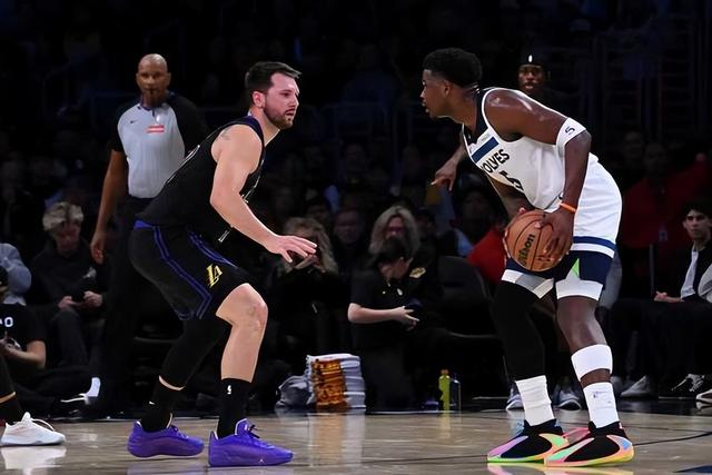 开云体育-湖人升至西部第四！“东里”合砍62分引4人上双 华子仅14分成败笔|森林狼|爱德华兹|东契奇|三分球|里夫斯_新浪体育_新浪新闻