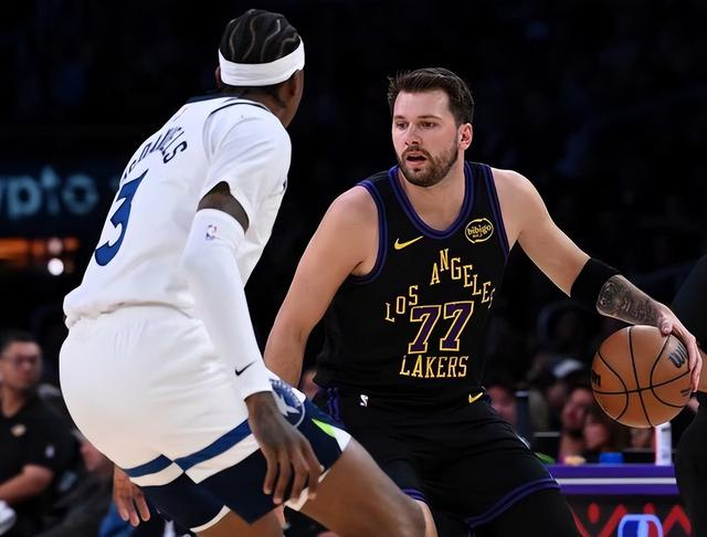 开云体育-湖人升至西部第四！“东里”合砍62分引4人上双 华子仅14分成败笔|森林狼|爱德华兹|东契奇|三分球|里夫斯_新浪体育_新浪新闻