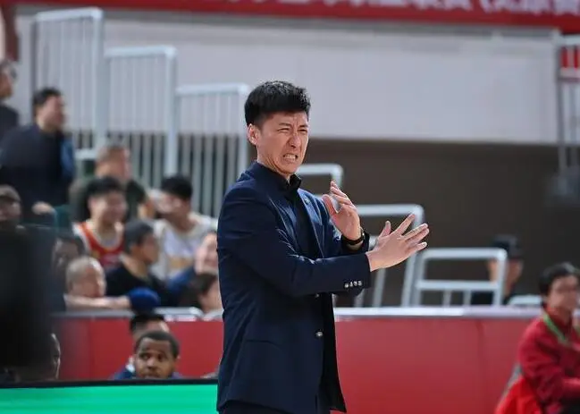 CBA要变天了!四川41连败球员都快跑光了,香港金牛3连冠坐等升级